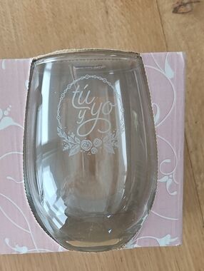 Tu y Yo Engraved 21 Oz Stemless Wine Glass - Clear